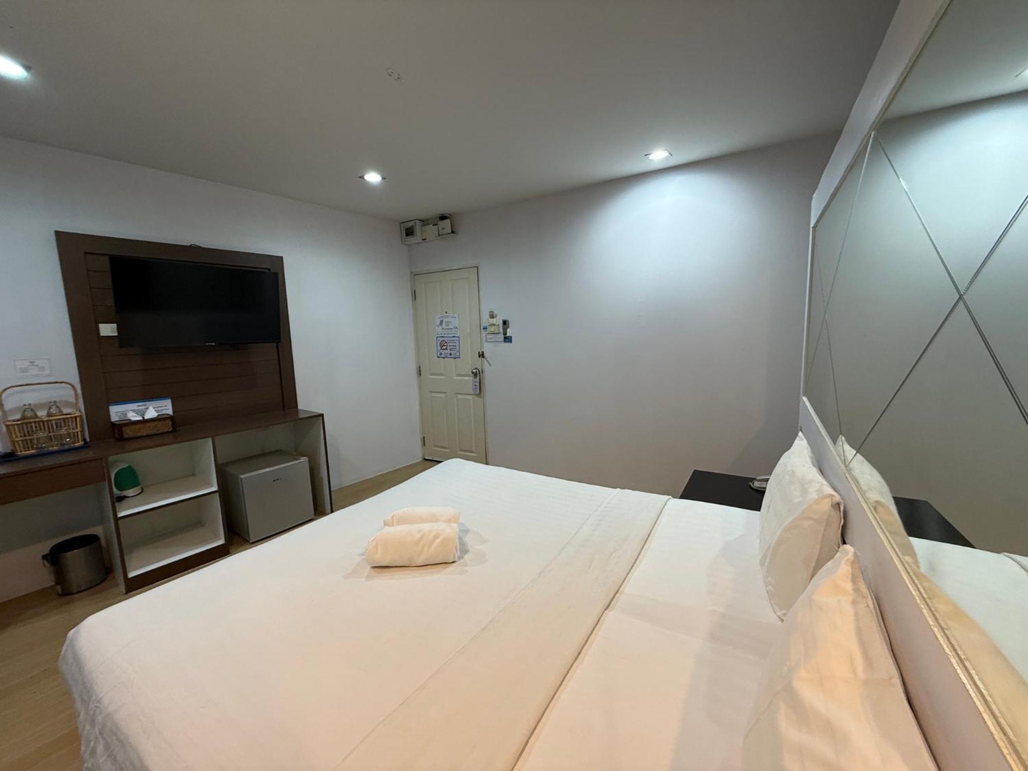 Bed By Cruise Hotel At Samakkhi-Tivanont Nonthaburi Exterior foto